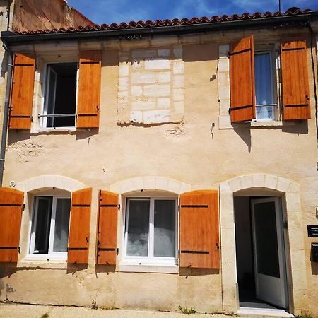 Maison De Ville Pres Du Port Bourg-sur-Gironde Exterior foto